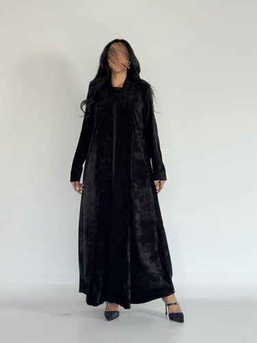 عبايه كلوش بقماش مخمل تركي لون اسود