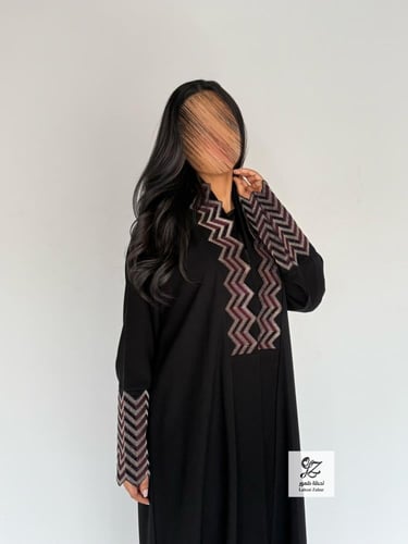 عبايه رغدكلوش بقماش سيراميك بتدخيل تطريز ناعم