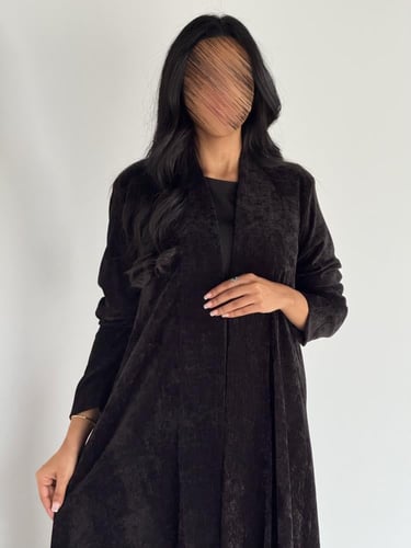 عبايه كلوش بقماش مخمل تركي لون اسود