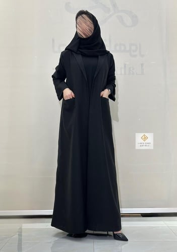 عبايه بليزر مبطنه بقماش كريب لون أسود
