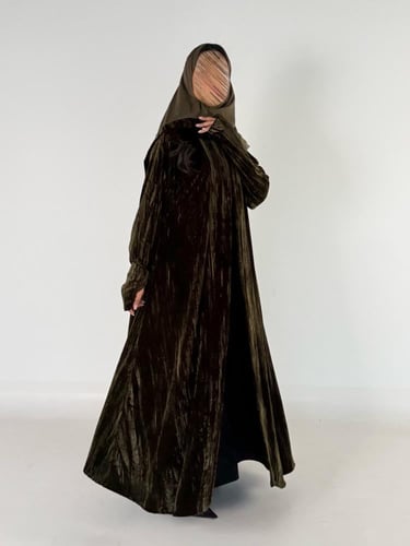 عبايه شوق كلوش بقماش مخمل مكسر خفيف بفتحه اصبع