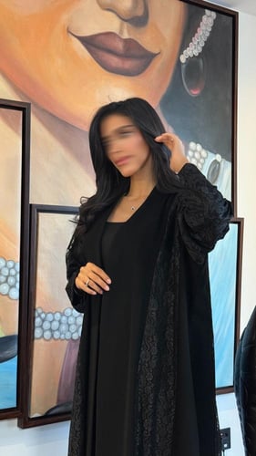 عبايه غصون بقماش اندنوسي بتدخيلات دانتيل