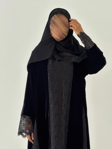 عبايه توق كلوش كامل قماش مخمل بتدخيل دانتيل