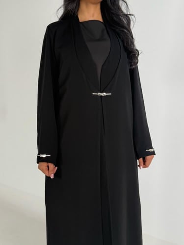 عبايه بليزر شموخ بقماش ملكي فاحم