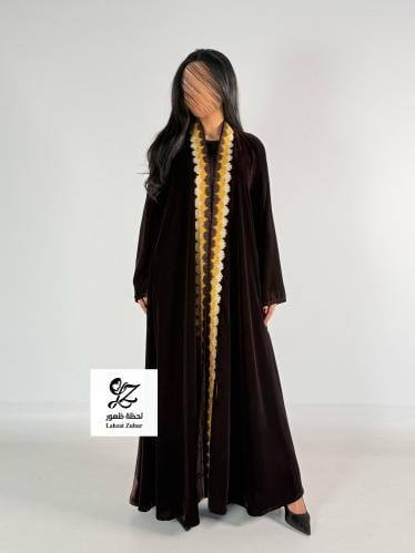 عبايه دبل كلوش بقماش مخمل كوري بني بتطريز ناعم اما...