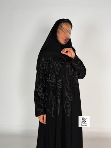 بليزر العيد بقماش ملكي بتدخيل تطريز ناعم مع كرستال