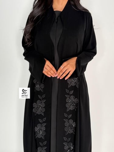 عبايه رباب كلوش بقماش ملكي بتدخيل شك ناعم