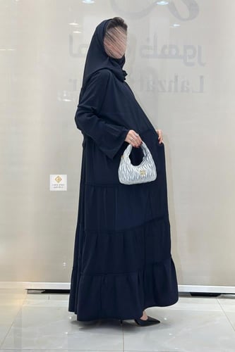 عبايه كلوش طبقات كامل بقماش حرير ناعم لون كحلي