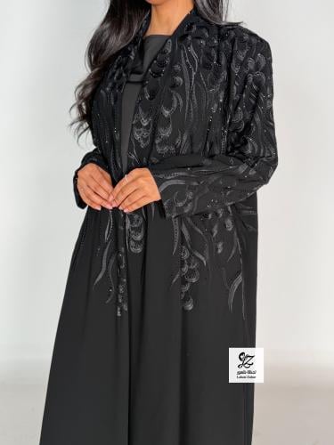 بليزر العيد بقماش ملكي بتدخيل تطريز ناعم مع كرستال