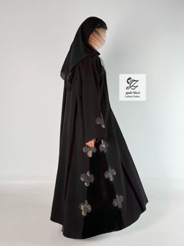 عبايه نص كلوش بتدخيل شك ناعم اسود