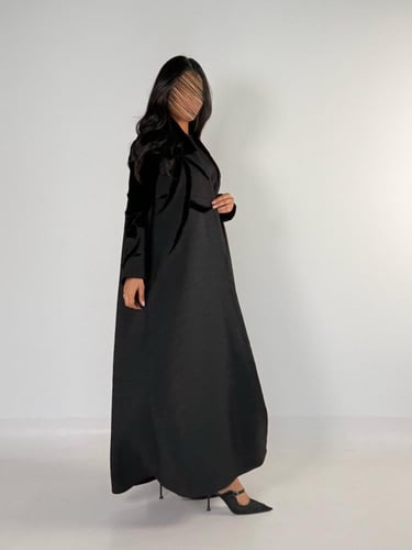 عبايه شجن كلوش بتدخيل مخمل مع تطريز يدوي فخم