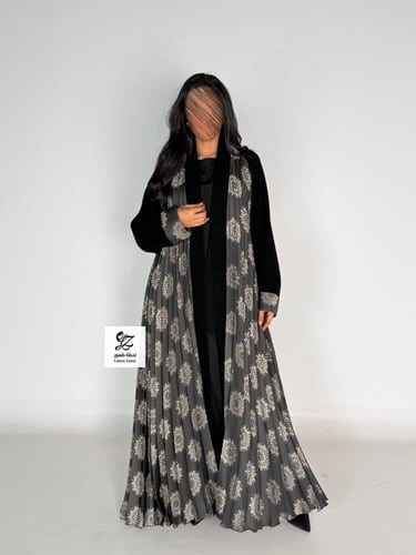 عبايه دبل كلوش بقماش جاكار كسرات ثري دي