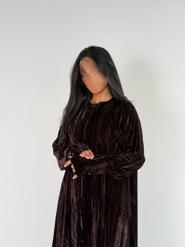 عبايه شوق كلوش بقماش مخمل مكسر خفيف بفتحه اصبع