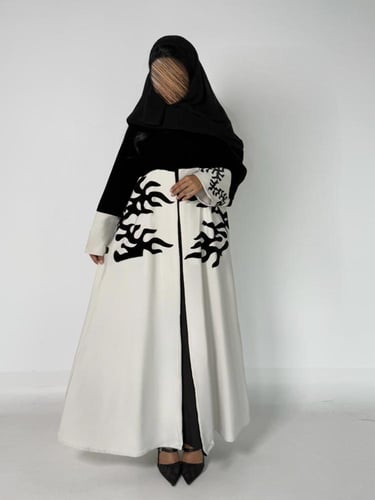 عبايه وجين كلوش بقماش مخمل بتحديد كريب اندنوسي بيج