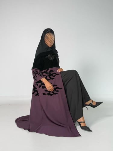 عبايه وجين كلوش بقماش مخمل بتحديد كريب اندنوسي عنا...