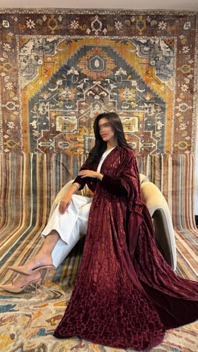 عبايه طله بمخمل شتوي عنابي