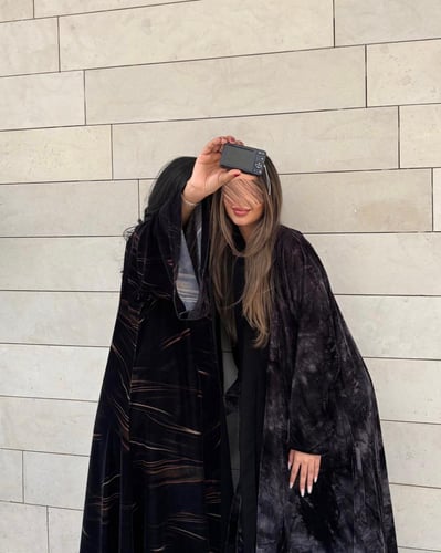 عبايه وسن كلوش بقماش مخمل كوري مشجر