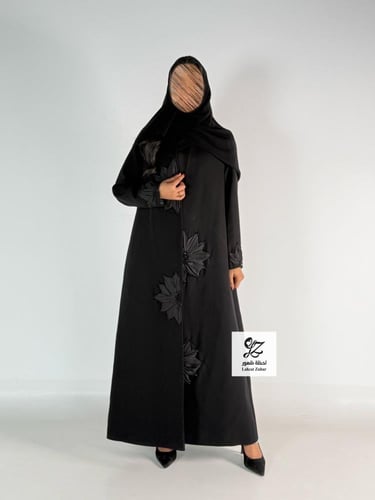 عبايه بليزر بقماش كريب الابداع بتدخيلات شك ناعم