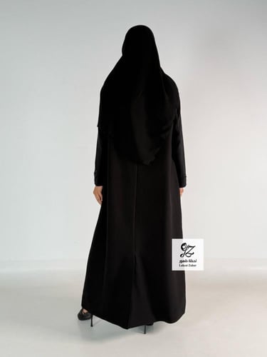 عبايه بليزر بقماش كريب الابداع بتدخيلات شك ناعم