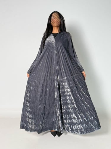 عبايه دبل كلوش بقماش مخمل بتكسير ثري دي