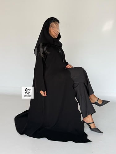 عبايه ريانه بقماش اندنوسي اسود بتدخيل زرار ناعم