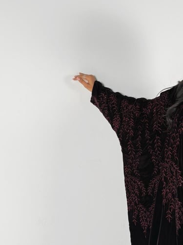 عبايه جيلان نص بشت فراشه بقماش مخمل كوري بتدخيل تط...