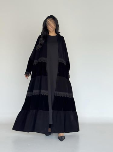 عبايه ثراء بقماش مخمل مع كريب اندونسي بتدخيل دانتي...