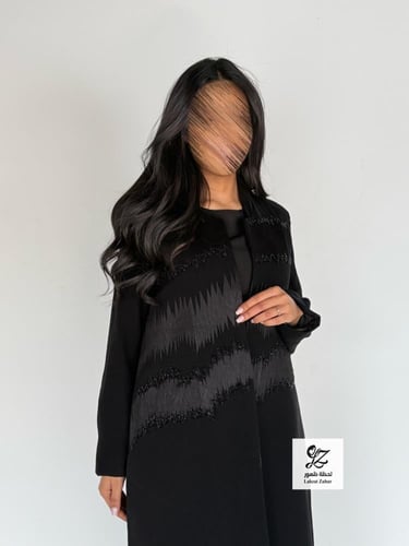 بليزر ليان اسود كامل بتطريز اسود ناعم