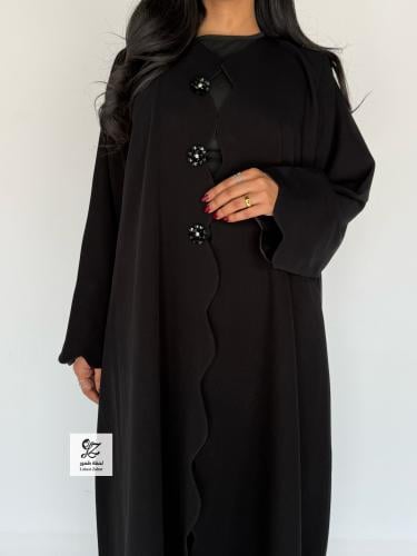 عبايه ريانه بقماش اندنوسي اسود بتدخيل زرار ناعم