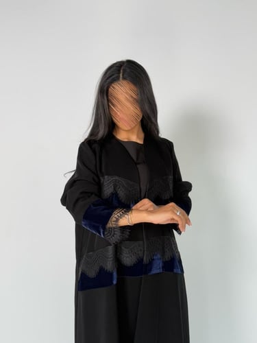 عبايه روان كلوش بقماش كريب اندنوسي بتدخيل مخمل