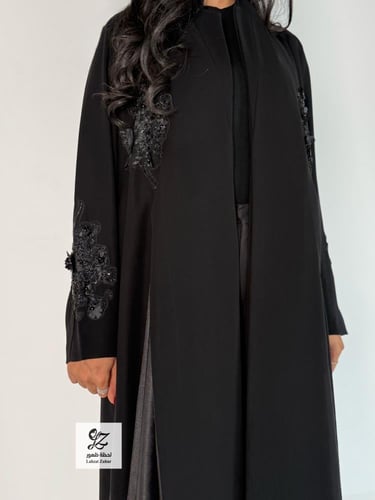 عبايه وعد بقماش كريب اندنوسي بتدخيل شك ناعم مع بكس...