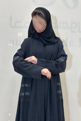 عبايه عروب تربل كلوش بقماش لنن بتدخيلات دانتيل فخم...