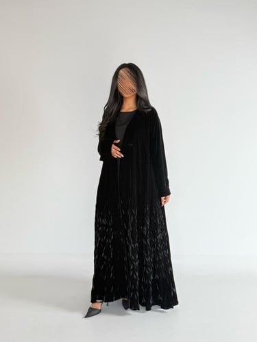 عبايه دبل كلوش بقماش مخمل بتكسير ثري دي