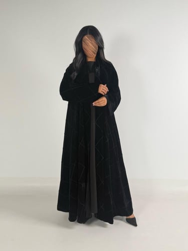 عبايه وديان دبل كلوش بقماش مخمل كوري مع تطريز اسود