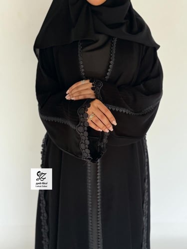 عبايه كلوش بقماش اندنوسي بتدخيل دانتيل فخم