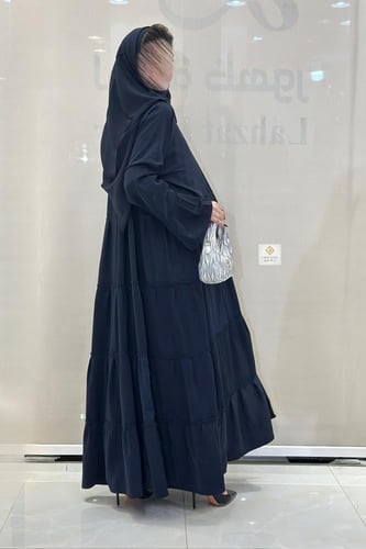 عبايه كلوش طبقات كامل بقماش حرير ناعم لون كحلي