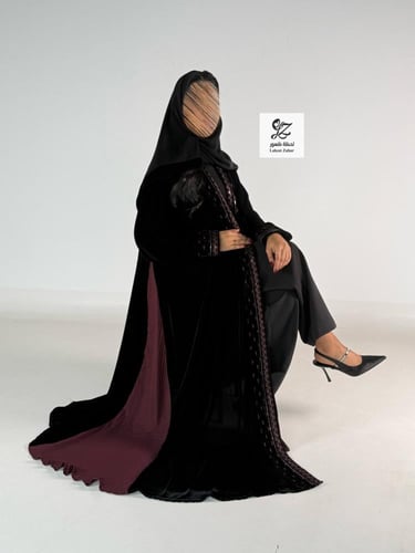 عبايه نايلا كلوش بقماش مخمل كوري بتدخيل تطريز مع ك...
