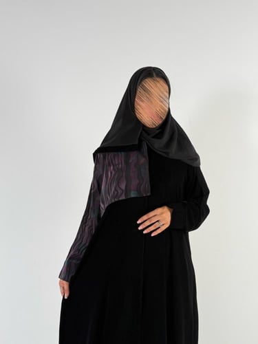 عبايه كلوش بقماش مخمل كوري بتدخيل حرير تركي مشجر