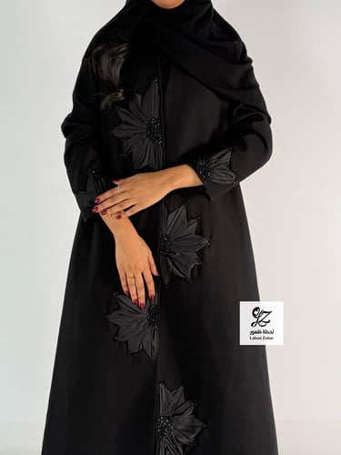 عبايه بليزر بقماش كريب الابداع بتدخيلات شك ناعم