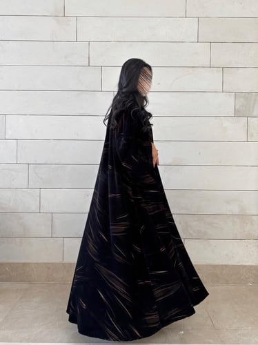 عبايه وسن كلوش بقماش مخمل كوري مشجر