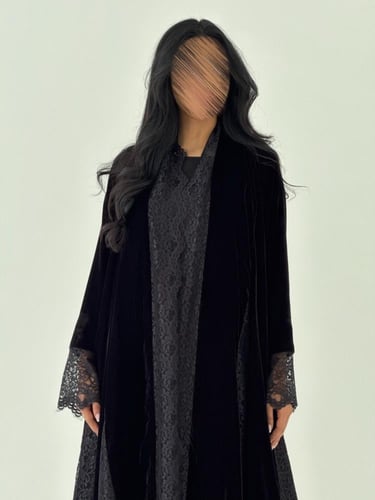 عبايه توق كلوش كامل قماش مخمل بتدخيل دانتيل