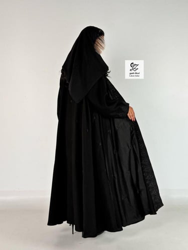 عبايه بليزر لفته بقماش اندنوسي بتدخيل شك اسود ناعم