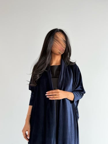 عبايه مي نص بشت فراشه بقماش مخمل كحلي