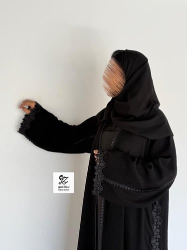 عبايه كلوش بقماش اندنوسي بتدخيل دانتيل فخم