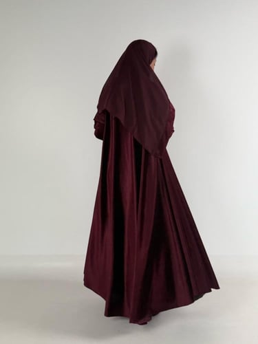 عبايه دبل كلوش بقماش مخمل ايطالي بكم ماسك لون عناب...