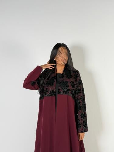 عبايه لارا كلوش بقماش كريب اندنوسي بتدخيل دانتيل ع...