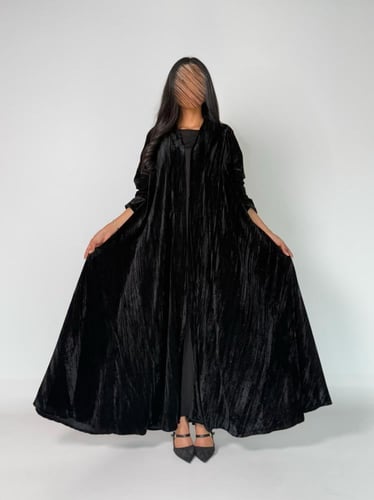 عبايه دبل كلوش بقماش مخمل كوري مكسر لون اسود