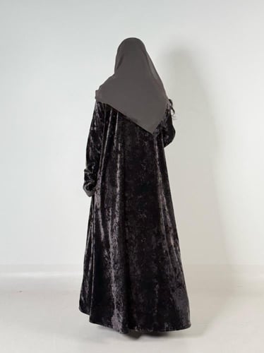 عبايه شوق نص كلوش بقماش مخمل ثلجي ناعم بفتحه اصبع...