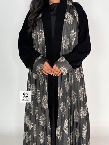 عبايه دبل كلوش بقماش جاكار كسرات ثري دي