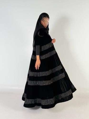 عبايه علاكلوش طبقات بقماش مخمل كوري بتدخيل شانيل ا...